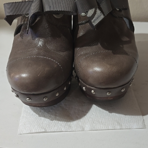 UGG Brown Platform Ankle heel  with Cutouts and Ankle Strap, size 8 - Picture 3 of 10